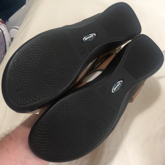 NEW: 2 Pair Dr. Scholl’s Sandals - Picture 4 of 5